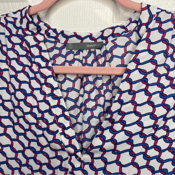 ⭐️(Xs) smart set blue and pink chain print blouse - Picture 4 of 4